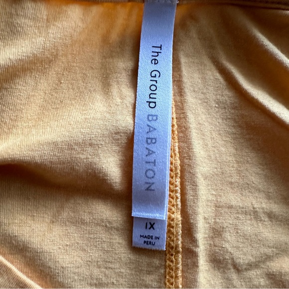 1X Aritzia BABATON V Neck Tee Shirt, Like New - Picture 4 of 6